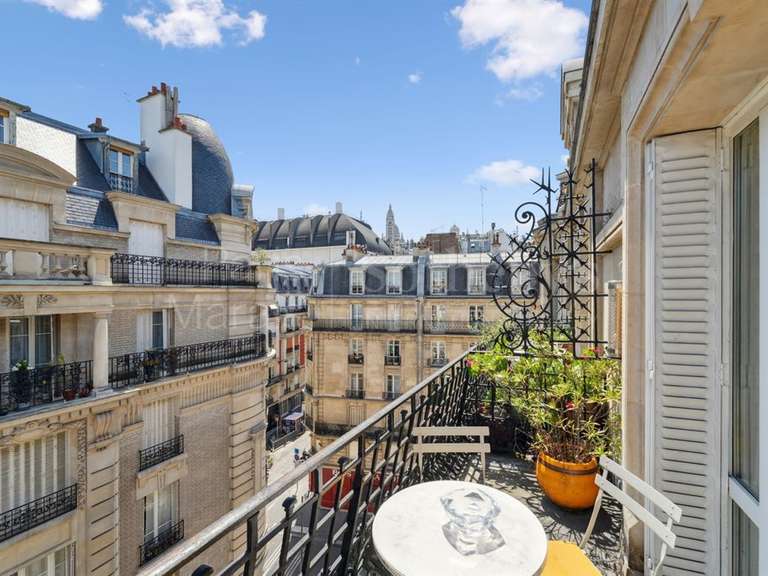 Appartement Paris 18e - 2 chambres - 133m²