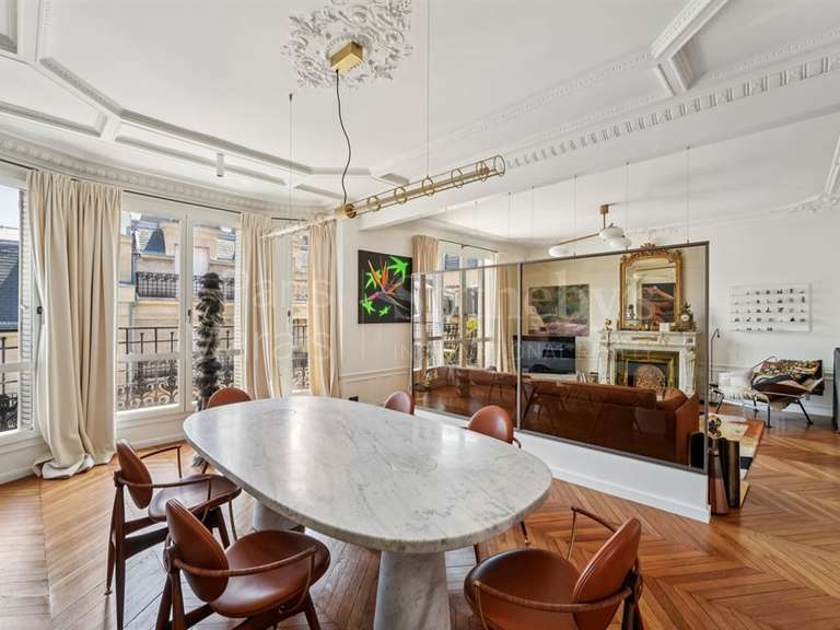 Appartement Paris 18e - 2 chambres - 133m²