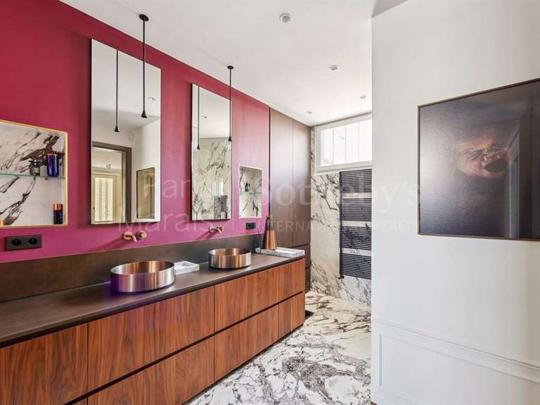 Appartement Paris 18e - 2 chambres - 133m²