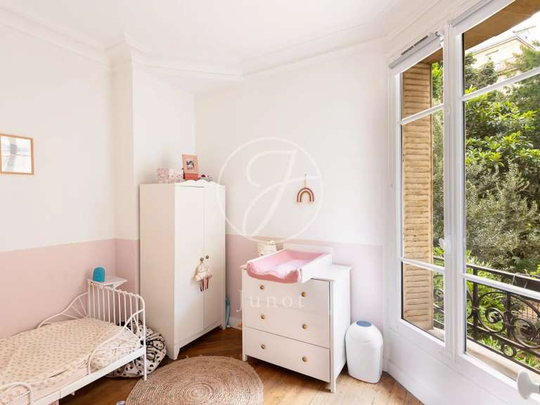 Appartement Paris 18e - 3 chambres - 84m²