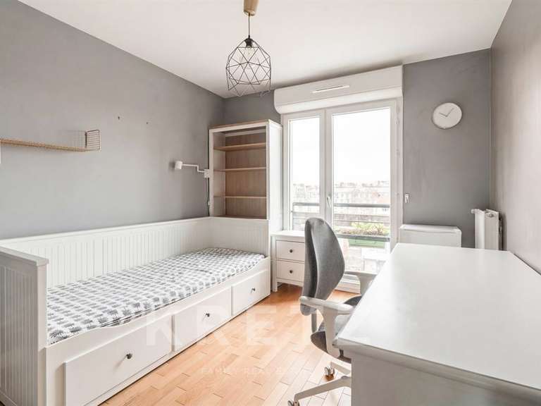 Appartement Paris 18e - 4 chambres - 130m²