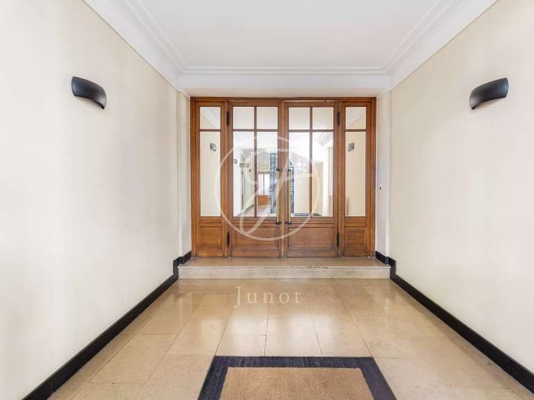 Appartement Paris 18e - 2 chambres - 118m²