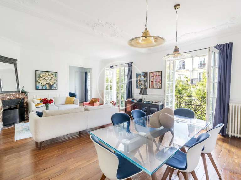 Appartement Paris 18e - 4 chambres - 121m²