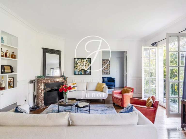 Appartement Paris 18e - 3 chambres - 121m²