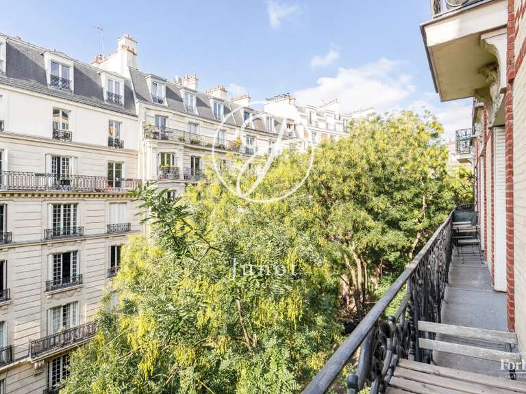 Appartement Paris 18e - 3 chambres - 121m²