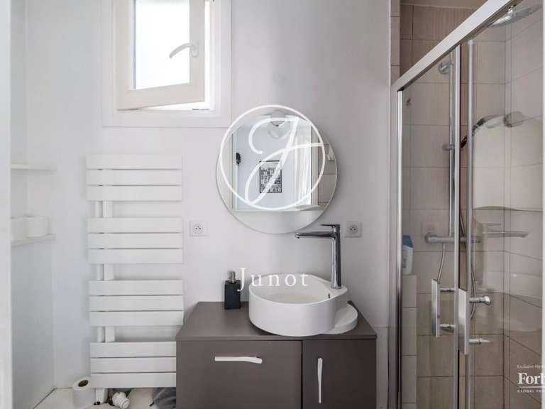 Appartement Paris 18e - 3 chambres - 121m²