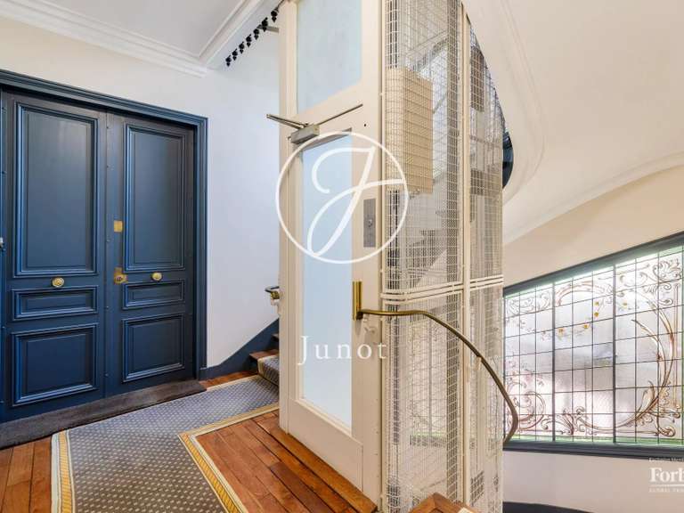 Appartement Paris 18e - 3 chambres - 121m²