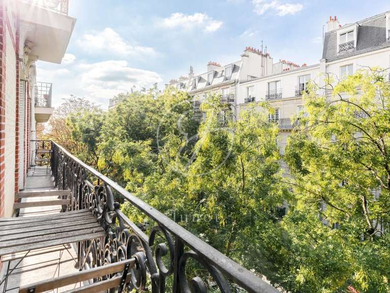 Appartement Paris 18e - 4 chambres - 121m²