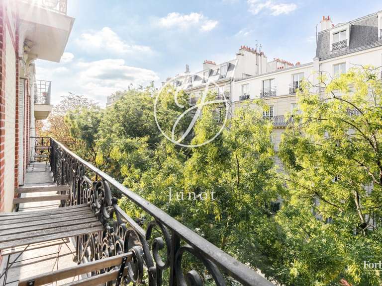 Appartement Paris 18e - 3 chambres - 121m²