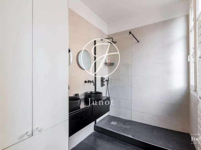 Appartement Paris 18e - 3 chambres - 121m²
