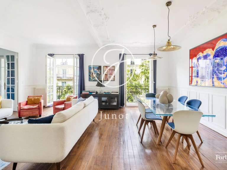 Appartement Paris 18e - 3 chambres - 121m²