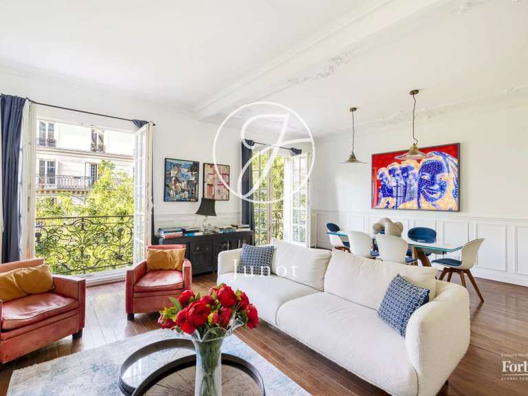 Appartement Paris 18e - 3 chambres - 121m²