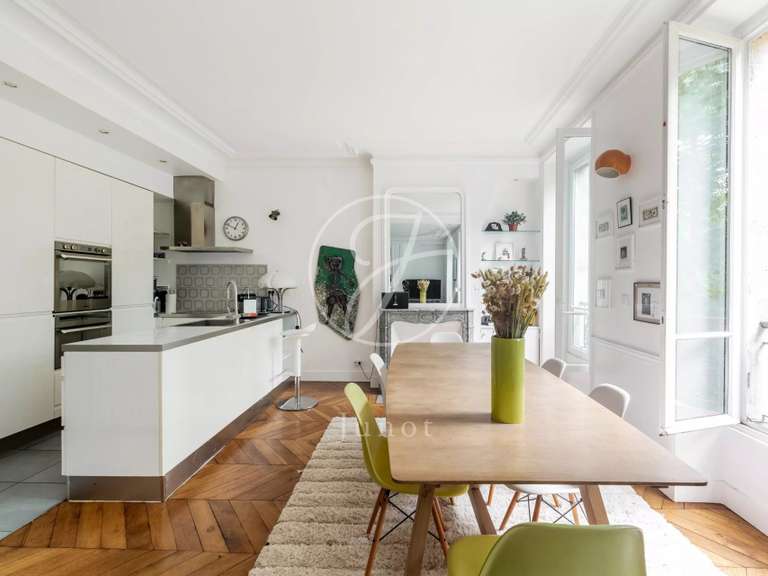 Appartement Paris 18e - 3 chambres - 124m²