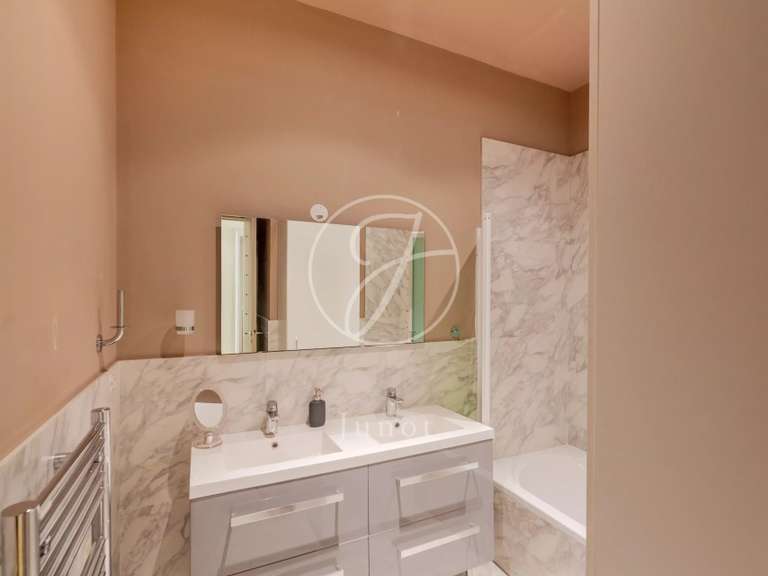 Appartement Paris 18e - 4 chambres - 270m²