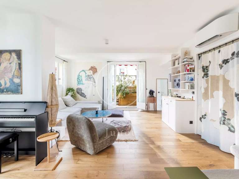 Appartement Paris 18e - 2 chambres - 147m²