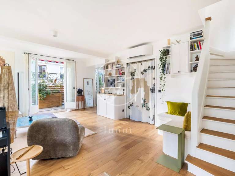 Appartement Paris 18e - 2 chambres - 147m²