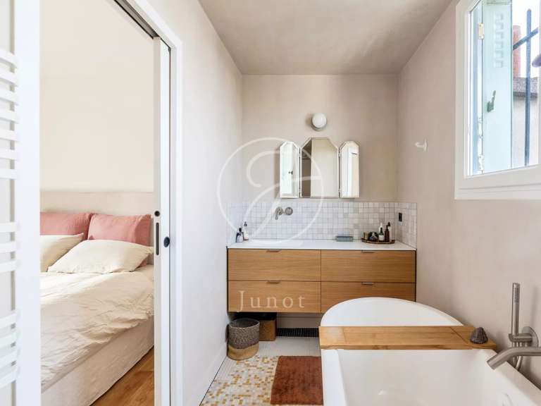 Appartement Paris 18e - 2 chambres - 147m²