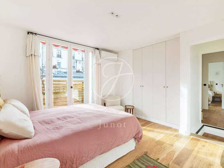 Appartement Paris 18e - 2 chambres - 147m²