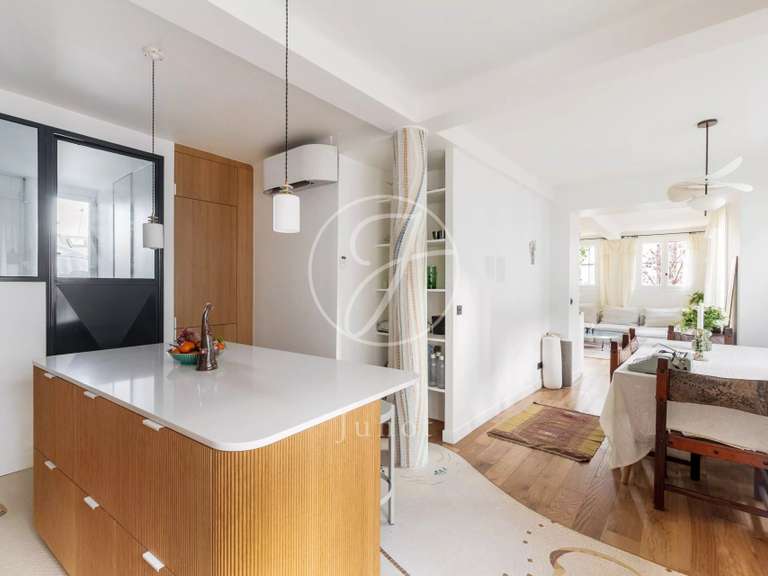 Appartement Paris 18e - 2 chambres - 147m²