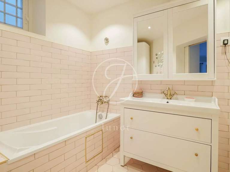 Appartement Paris 18e - 3 chambres - 105m²