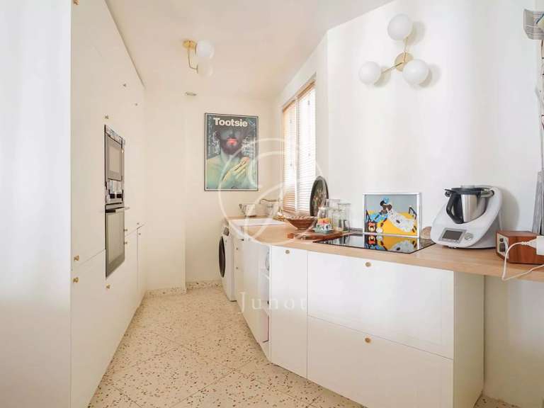 Appartement Paris 18e - 3 chambres - 105m²