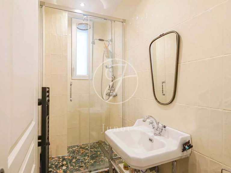 Appartement Paris 18e - 3 chambres - 105m²