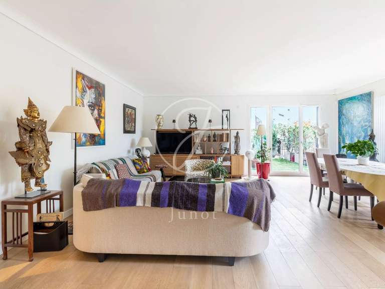 Appartement Paris 18e - 2 chambres - 167m²