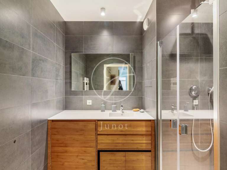 Appartement Paris 18e - 2 chambres - 167m²