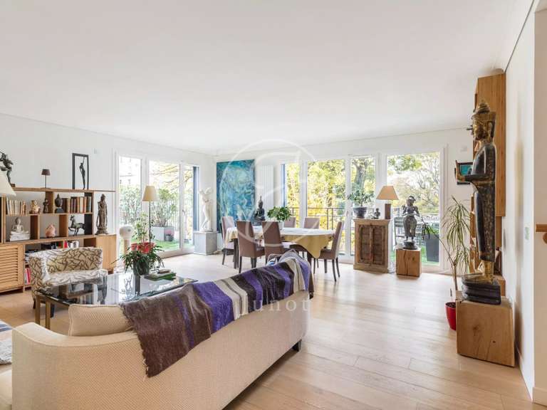 Appartement Paris 18e - 2 chambres - 167m²