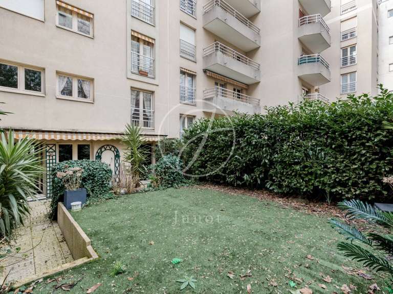 Appartement Paris 18e - 2 chambres - 93m²