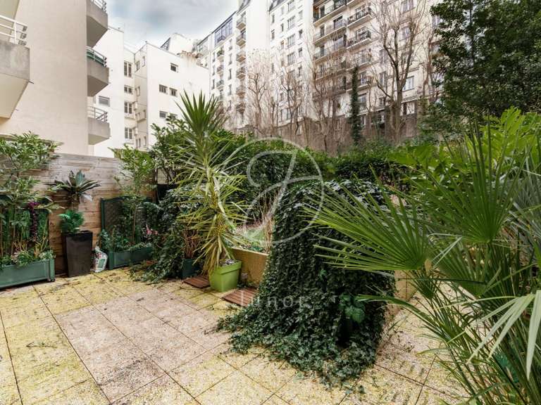 Appartement Paris 18e - 2 chambres - 93m²