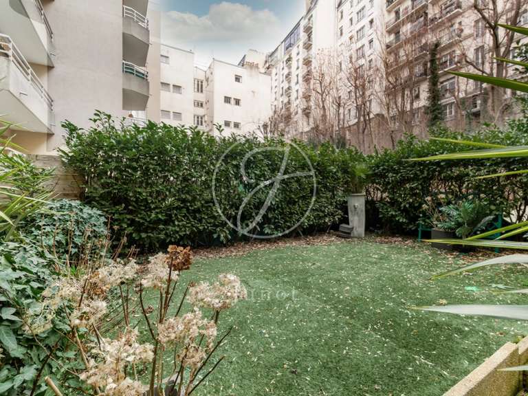 Appartement Paris 18e - 2 chambres - 93m²