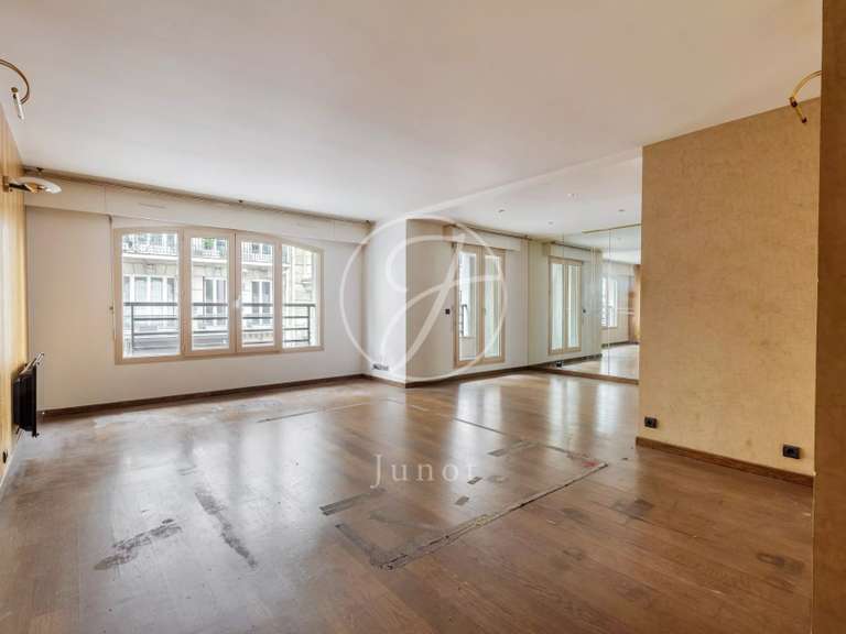 Appartement Paris 18e - 2 chambres - 93m²