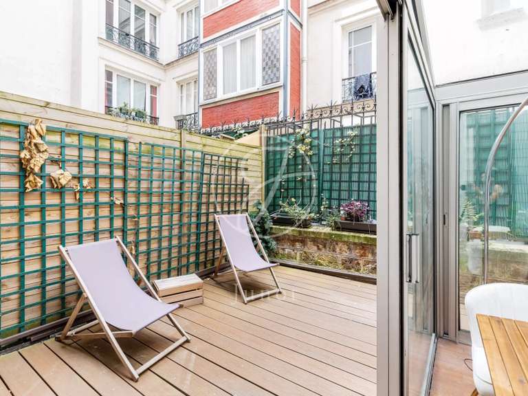 Appartement Paris 18e - 2 chambres - 77m²