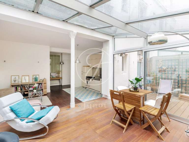 Appartement Paris 18e - 2 chambres - 77m²