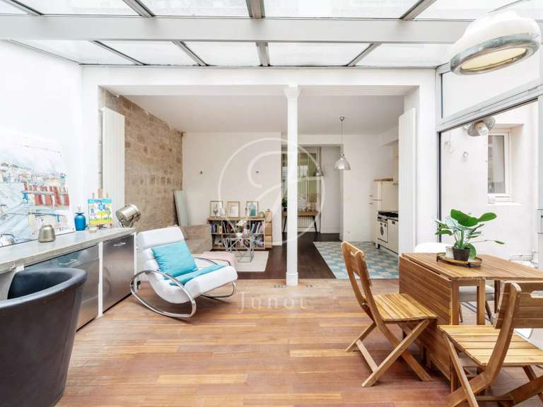 Appartement Paris 18e - 2 chambres - 77m²