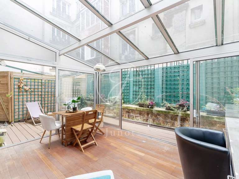 Appartement Paris 18e - 2 chambres - 77m²