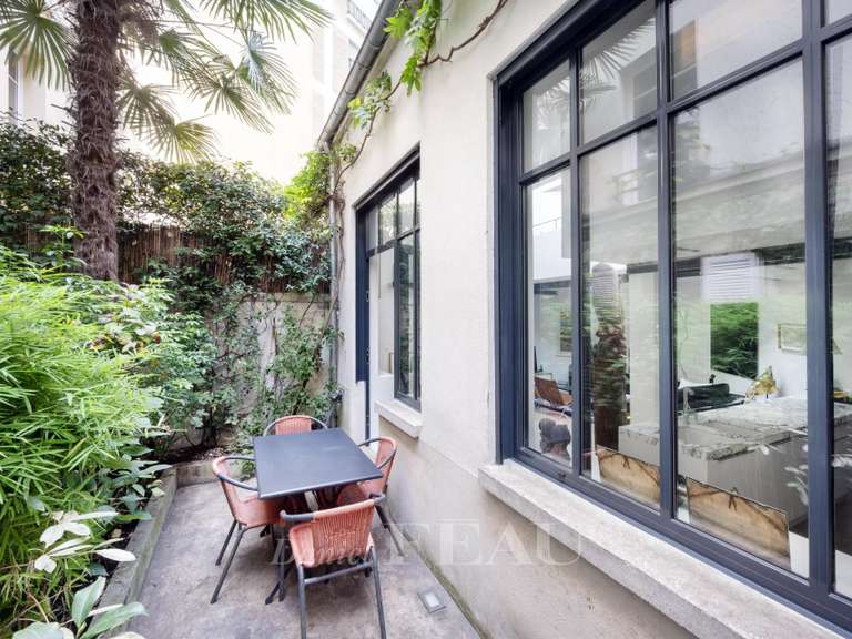 Appartement Paris 18e - 2 chambres - 144m²