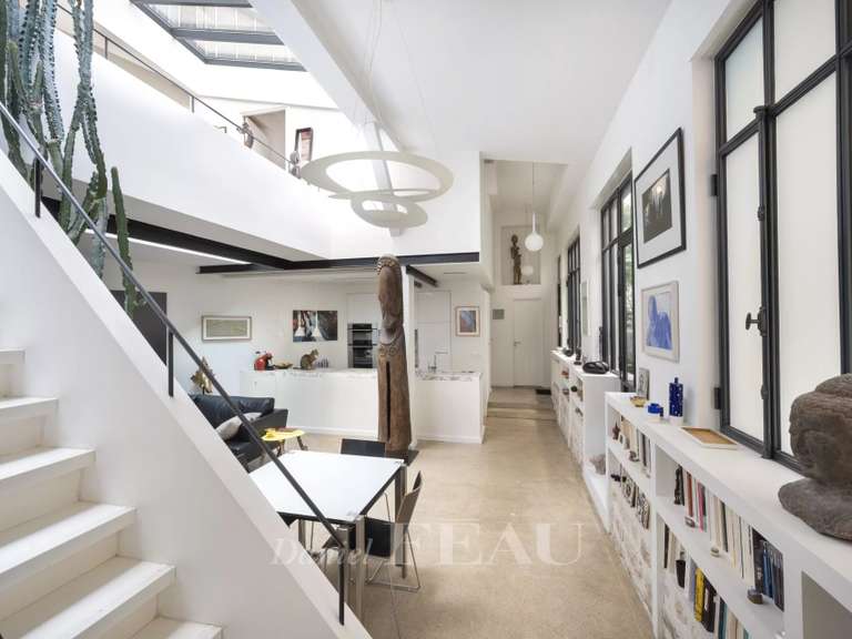 Appartement Paris 18e - 2 chambres - 144m²