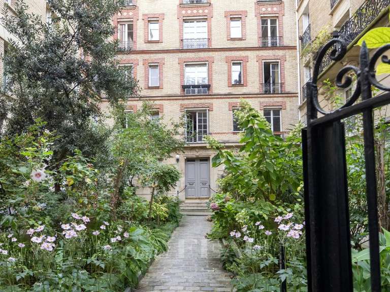 Appartement Paris 18e - 2 chambres - 144m²