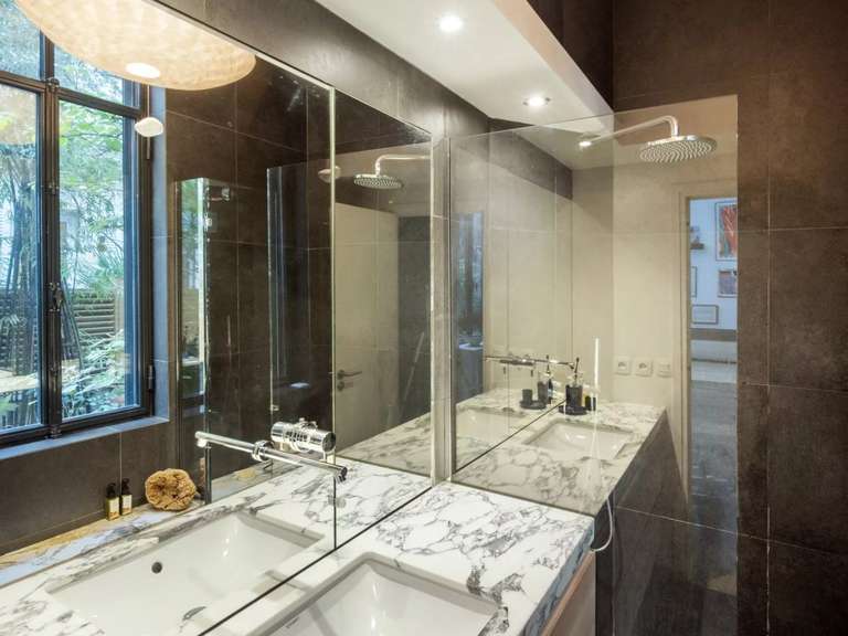 Appartement Paris 18e - 2 chambres - 144m²