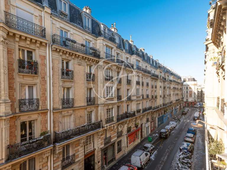 Appartement Paris 18e - 2 chambres - 81m²