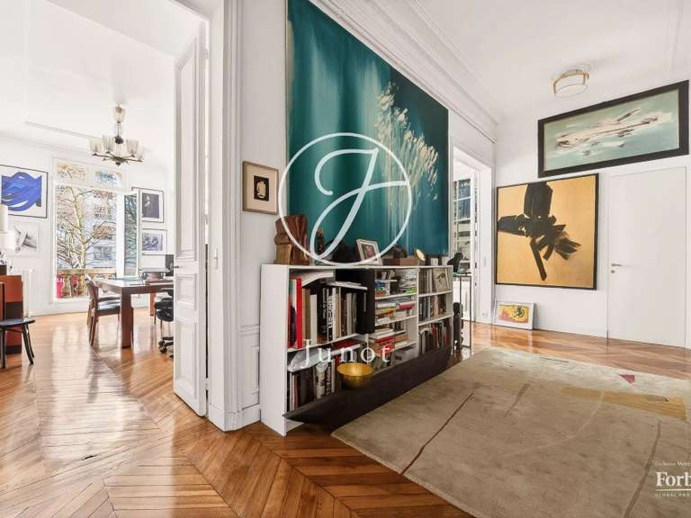 Appartement Paris 18e - 2 chambres - 156m²