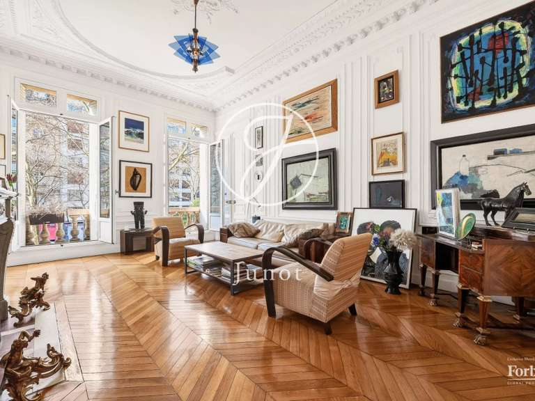 Appartement Paris 18e - 2 chambres - 156m²