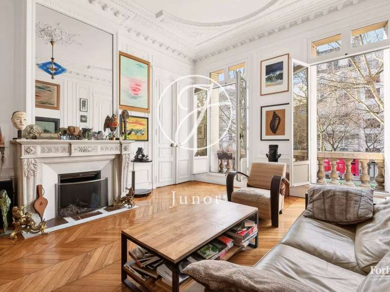 Appartement Paris 18e - 2 chambres - 156m²