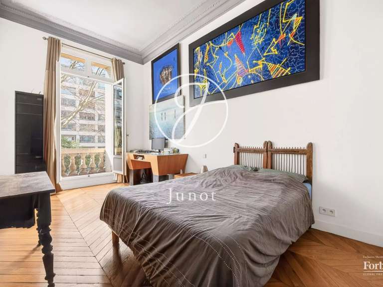 Appartement Paris 18e - 2 chambres - 156m²
