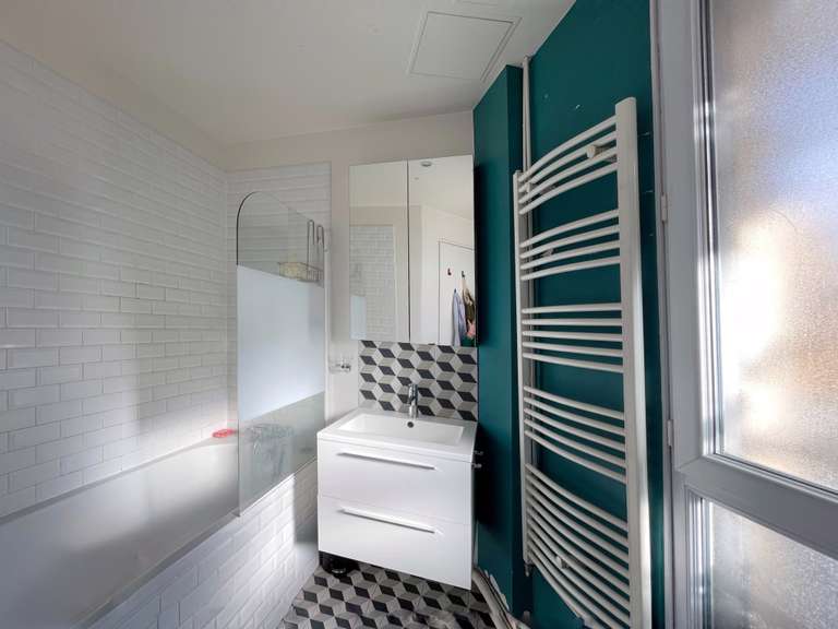 Appartement Paris 18e - 2 chambres - 95m²