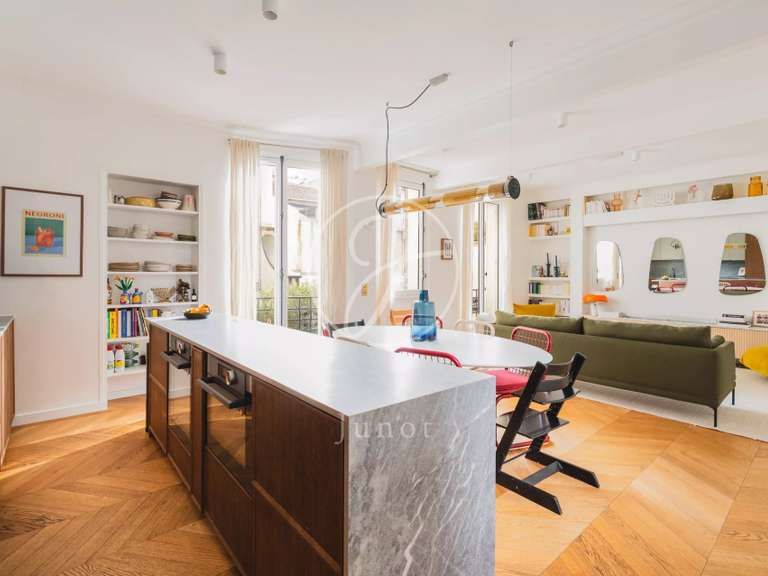 Appartement Paris 18e - 3 chambres - 112m²