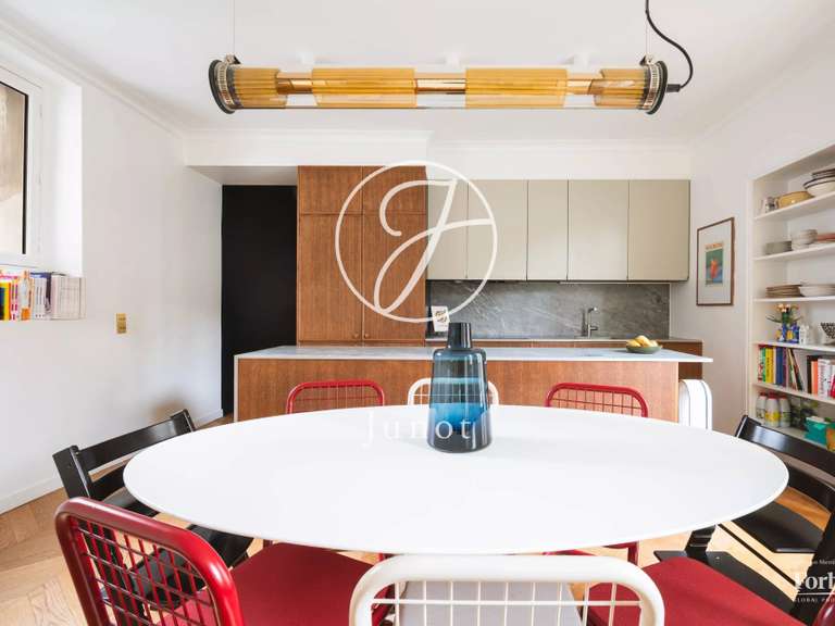 Appartement Paris 18e - 3 chambres - 112m²