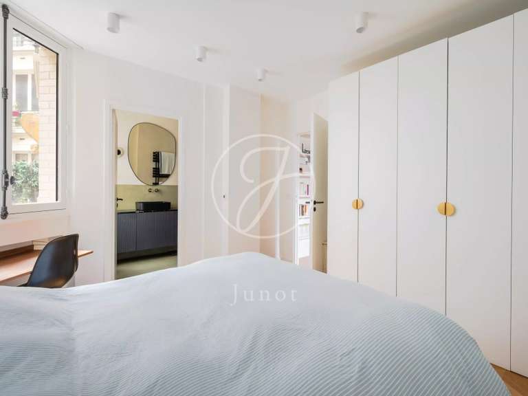Appartement Paris 18e - 3 chambres - 112m²